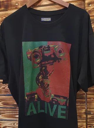 Camiseta Alive en local